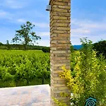 Atrium Vinea Brintziki Winery 公寓